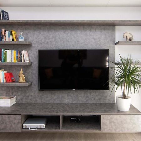Luxury City Center Two Bedroom Apartment Close To Beach Varna Exterior foto